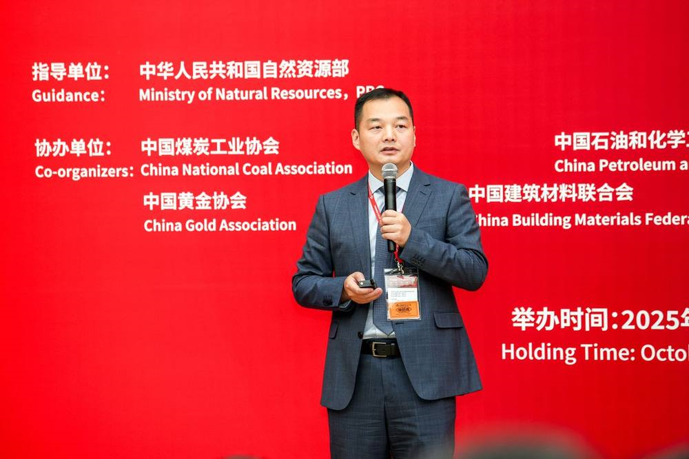 佘宏武1.png 佘宏武1.png